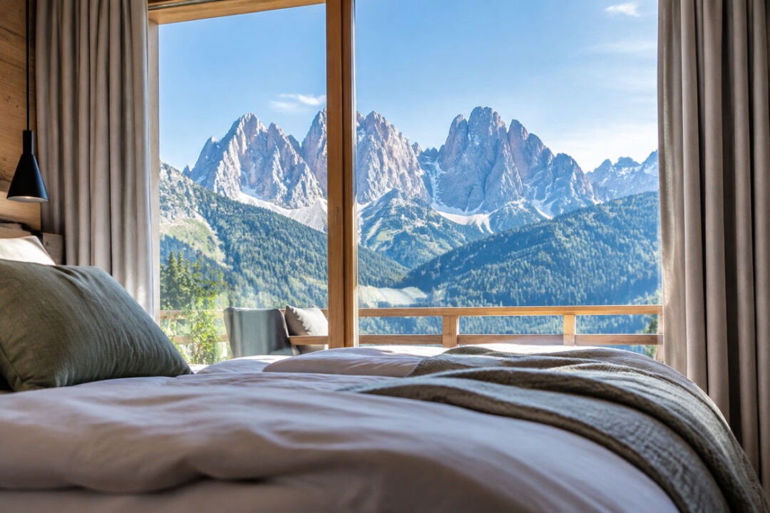 Camere con vista Dolomiti, arredi confortevoli e panorami montani mozzafiato